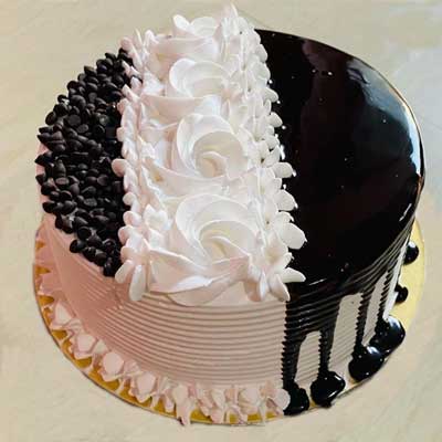 "Designer Round shape Chocolate cake with granules -1kg (Code NC15) - Click here to View more details about this Product
